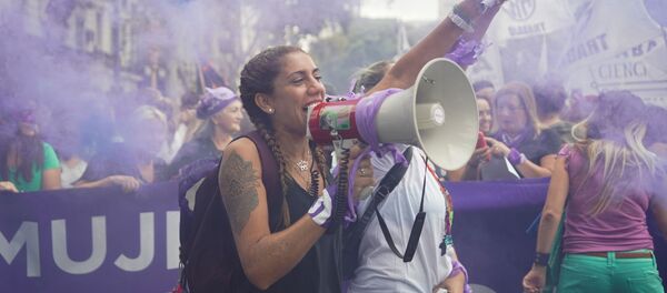 Mujeres marchan contra la violencia de género en Argentina (archivo) - Sputnik Mundo