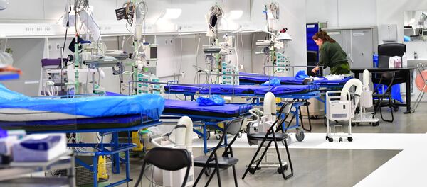 Equipos médicos en Suecia para casos de COVID-19 - Sputnik Mundo
