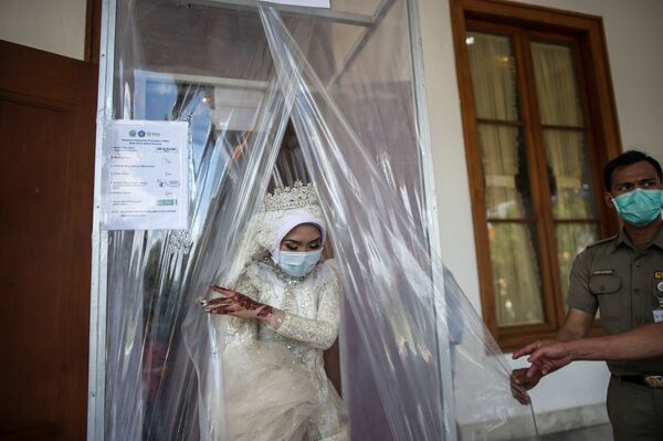 El amor en los tiempos del COVID-19: así son las bodas en medio a la pandemia

 - Sputnik Mundo