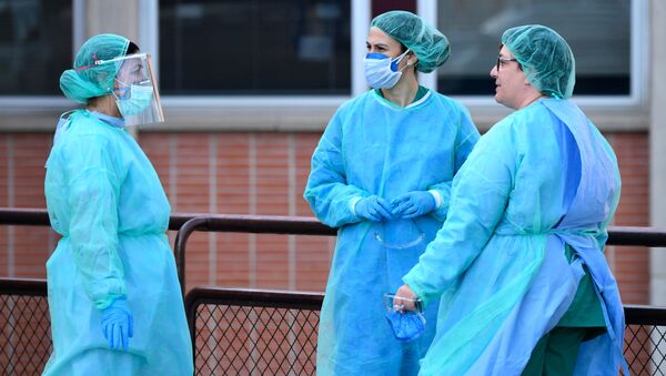 Sanitarias a las puertas del Hospital Severo Ochoa de Leganés (Madrid) - Sputnik Mundo