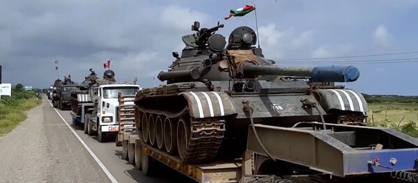 Perú despliega equipos militares y soldados en la frontera con Ecuador  - Sputnik Mundo