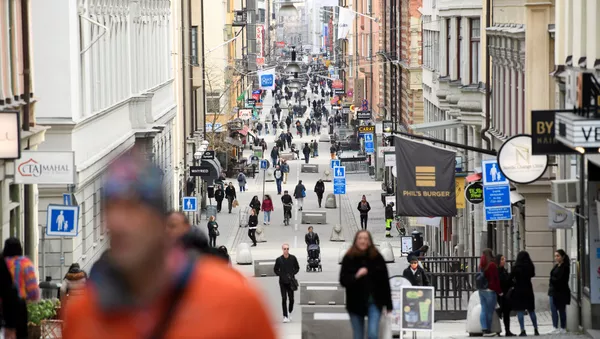 La calle Drottninggatan en Estocolmo, Suecia