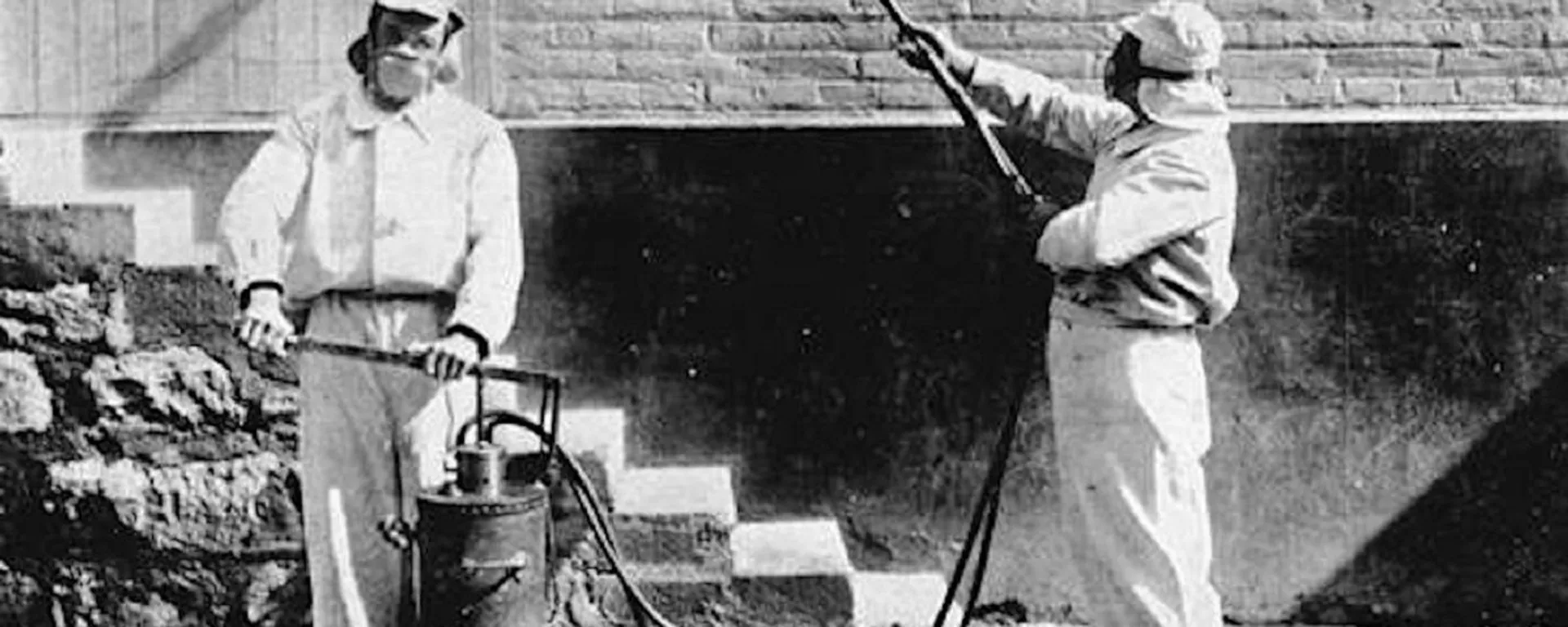 Desinfectadores trabajando, hacia 1910, en Chile Desinfectadores trabajando, hacia 1910, en Chile - Sputnik Mundo, 1920, 06.04.2020