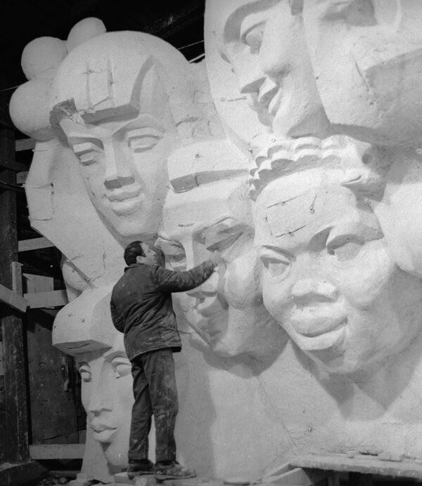 Ernst Neizvestni: un artista de luto y un hombre de libertad
Ernst Neizvestni: un artista de luto y un hombre de libertad
- Sputnik Mundo