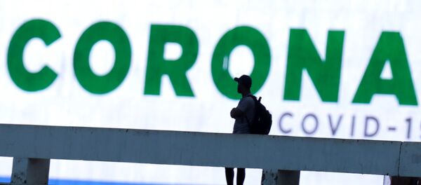 Palabra corona en una pantalla en Brasil Palabra corona en una pantalla en Brasil - Sputnik Mundo