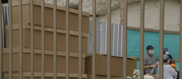 Guayaquil distribuye ataúdes de cartón ante la saturación provocada por el coronavirus Guayaquil distribuye ataúdes de cartón ante la saturación provocada por el coronavirus - Sputnik Mundo