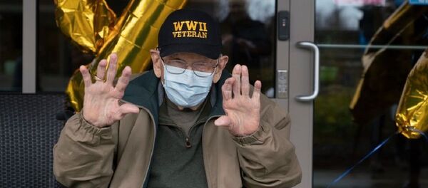 William Bill Lapschies, 104 años, se recuperó de COVID-19 William Bill Lapschies, 104 años, se recuperó de COVID-19 - Sputnik Mundo