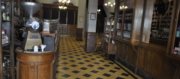 El Café Notable El Gato Negro, vacío, durante el brote del coronavirus en Buenos Aires, Argentina - Sputnik Mundo