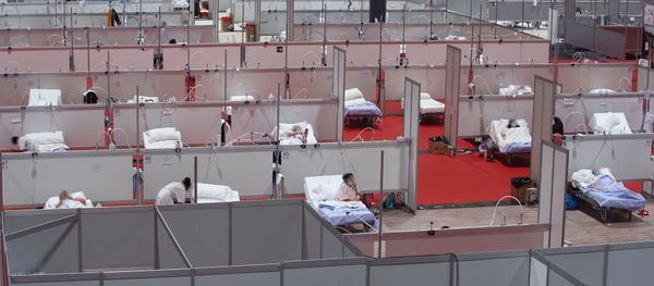 El hospital de campaña de Ifema en Madrid trabaja a pleno rendimiento contra el virus - Sputnik Mundo
