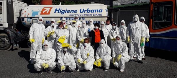 Militantes en La Matanza trabajan en desinfección de espacios públicos y operativos de alimentación - Sputnik Mundo