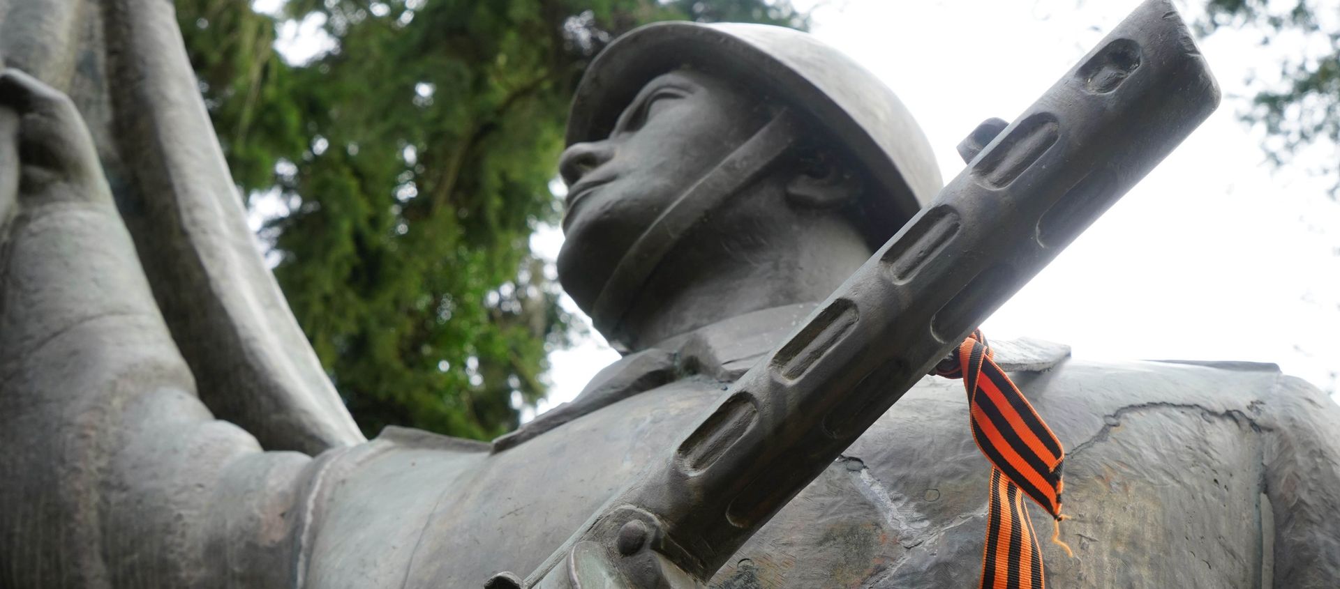 Un monumento a los soldados sovieticos - Sputnik Mundo, 1920, 09.04.2020