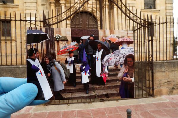 La fiesta se queda en fotos: cómo el virus afectó a la Semana Santa en una ciudad española 

 - Sputnik Mundo