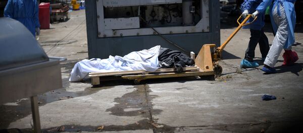 El cadáver de un muerto por COVID-19 en Guayaquil, Ecuador - Sputnik Mundo