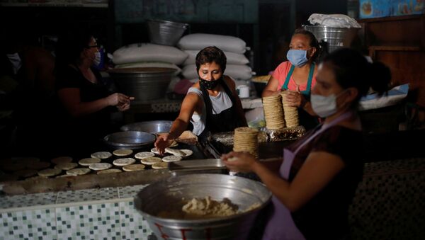 Producción de tortilla (imagen referencial) - Sputnik Mundo