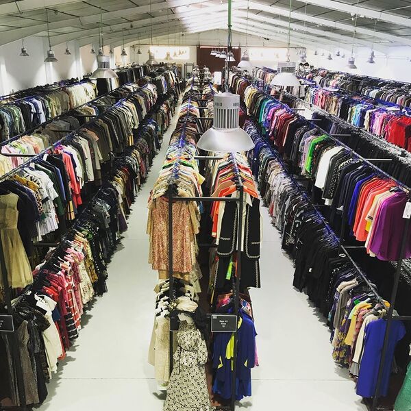 Trajes de la serie 'Chernóbil' para la pandemia de coronavirus en España - Sputnik Mundo