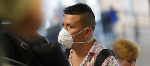 Un viajero en el aeropuerto de Lima, Perú - Sputnik Mundo