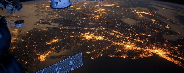 Satélite en el espacio  - Sputnik Mundo