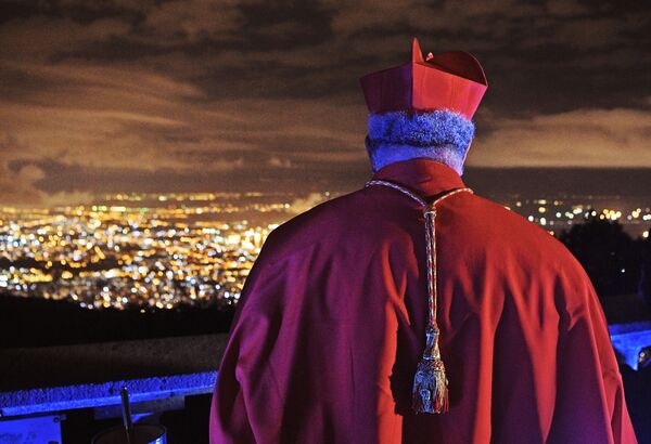 Desde sus casas por el COVID-19: cómo los católicos celebraron la Pascua

 - Sputnik Mundo