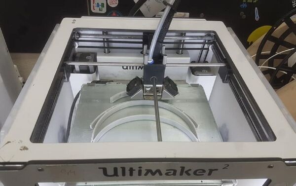 Producción de las viseras protectoras para médicos - Sputnik Mundo