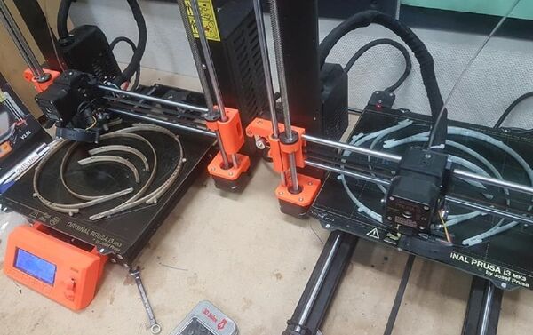 Proceso de producción de los sujetadores de las viseras protectoras - Sputnik Mundo