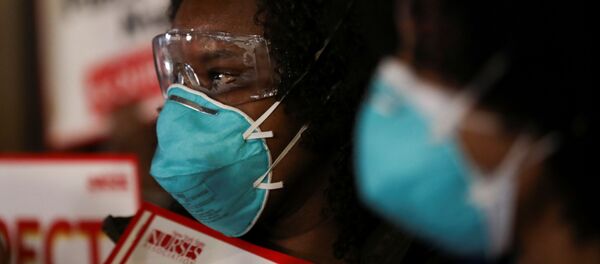 Enfermeras rinden un homenaje a los trabajadores de la salud, en medio a la epidemia de COVID-19, en Nueva York - Sputnik Mundo
