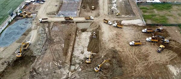 Excavadoras trabajan a toda máquina en el cementerio de Guayaquil  - Sputnik Mundo