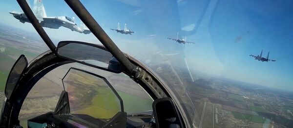 Así es como se entrenan los Su-30SM para celebrar el Día de la Victoria Así es como se entrenan los Su-30SM para celebrar el Día de la Victoria - Sputnik Mundo