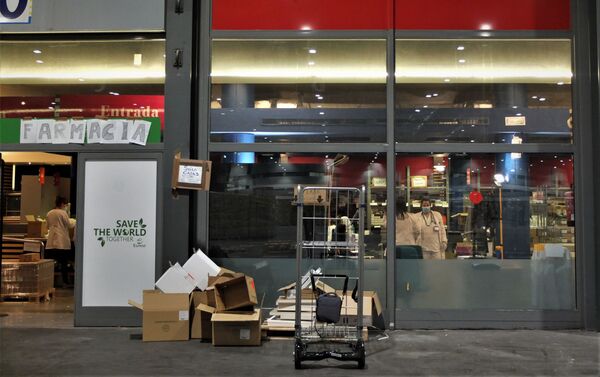 Farmacia habilitada en un pabellón de Ifema, en Madrid. - Sputnik Mundo
