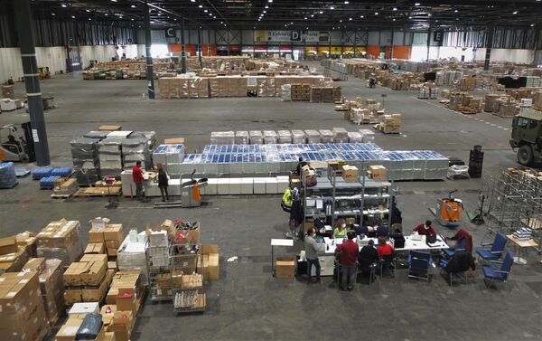 Pabellón de Ifema, en Madrid, habilitado como almacén. - Sputnik Mundo