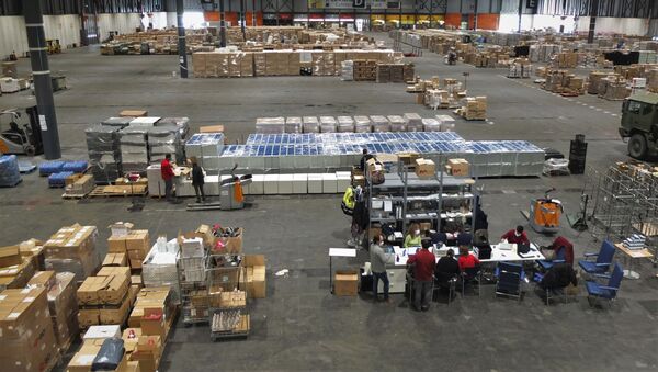 Pabellón de Ifema, en Madrid, habilitado como almacén. Pabellón de Ifema, en Madrid, habilitado como almacén. - Sputnik Mundo