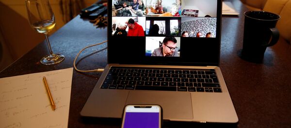 Una videoconferencia a través de la plataforma Zoom - Sputnik Mundo