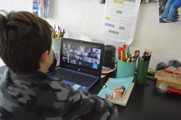 Educación en cuarentena, ¿cómo no profundizar la desigualdad en Argentina? - Sputnik Mundo