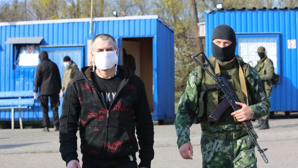 Representantes de Kiev y Donetsk realizan el canje de detenidos Representantes de Kiev y Donetsk realizan el canje de detenidos - Sputnik Mundo