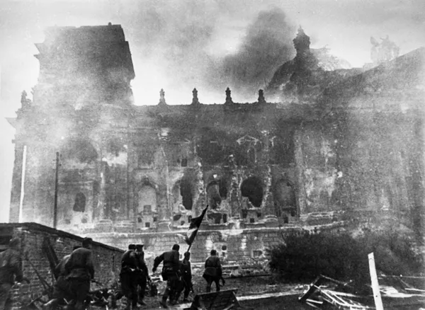 La ofensiva de Berlín: la batalla que definió el fin de la Segunda Guerra Mundial La ofensiva de Berlín: la batalla que definió el fin de la Segunda Guerra Mundial - Sputnik Mundo