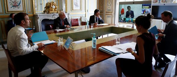 El presidente de Francia, Emmanuel Macron, durante la videoconferencia con los miembros del G20 - Sputnik Mundo