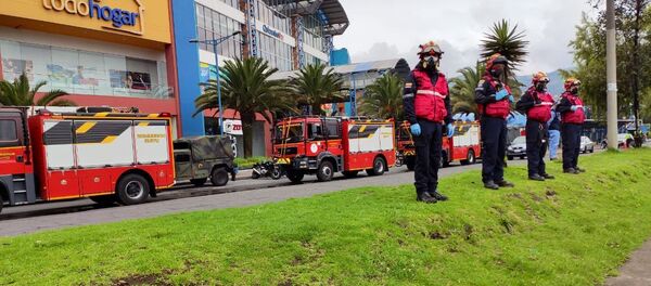 Bomberos en Quito - Sputnik Mundo