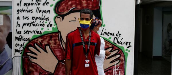 Un hombre con mascarilla en Caracas, Venezuela - Sputnik Mundo