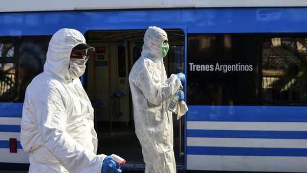 Desinfección de trenes en Buenos Aires, Argentina Desinfección de trenes en Buenos Aires, Argentina - Sputnik Mundo