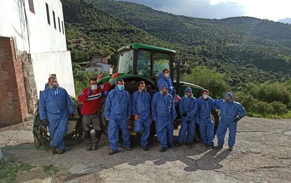 Equipo de desinfección de Zahara de la Sierra - Sputnik Mundo