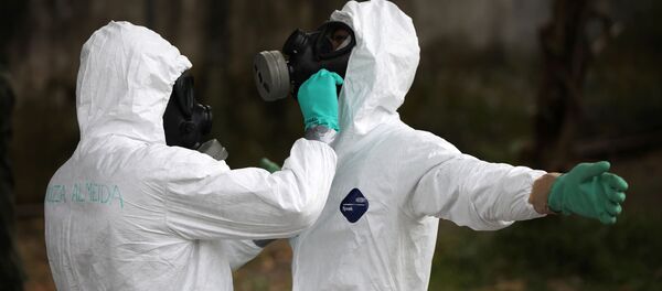 Militares brasileños en trajes protectores durante la pandemia de coronavirus Militares brasileños en trajes protectores durante la pandemia de coronavirus - Sputnik Mundo