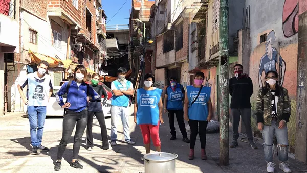 Militantes de Barrios de Pie en la Villa 31 Padre Carlos Mugica