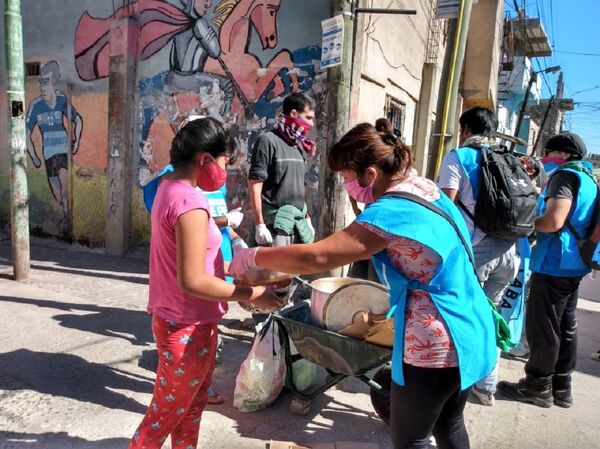 Argentina: en los barrios pobres no hay lugar para la cuarentena estricta - Sputnik Mundo