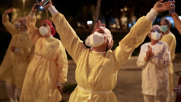 Personal médico en las calles de Barcelona - Sputnik Mundo