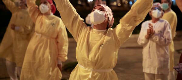 Personal médico en las calles de Barcelona - Sputnik Mundo