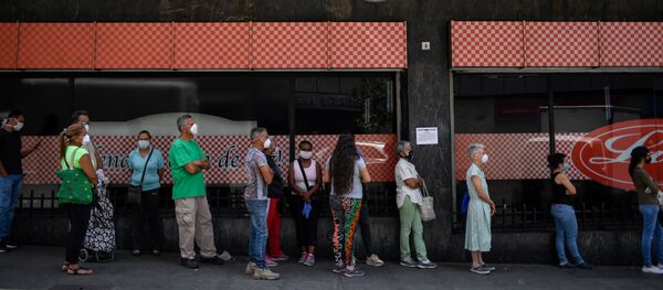 Los venezolanos hacen cola - Sputnik Mundo