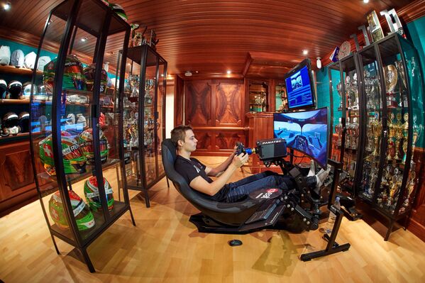 Así se mantienen en forma los atletas y bailarines profesionales durante la cuarentena
 - Sputnik Mundo