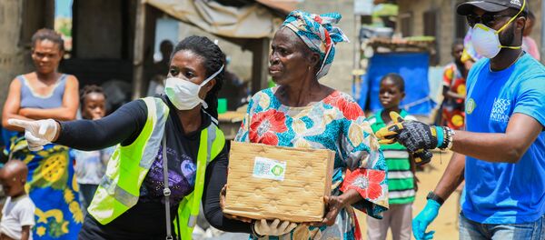 Personas con ayuda humanitaria en Nigeria - Sputnik Mundo