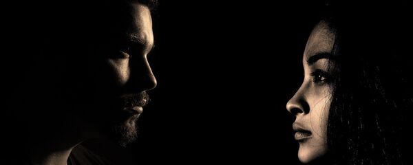 Un hombre y una mujer - Sputnik Mundo