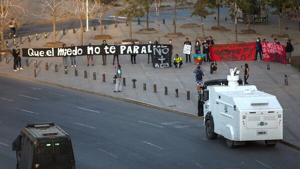 Manifestantes en Plaza de la Dignidad, 18 abril de 2020 - Sputnik Mundo