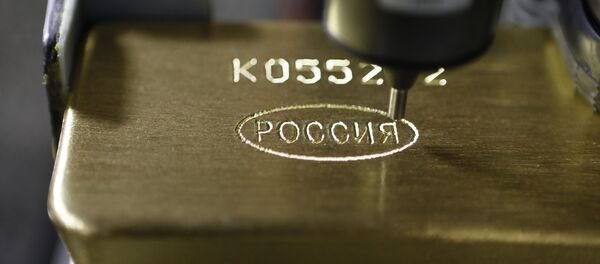 Un lingote de oro en una fábrica rusa - Sputnik Mundo